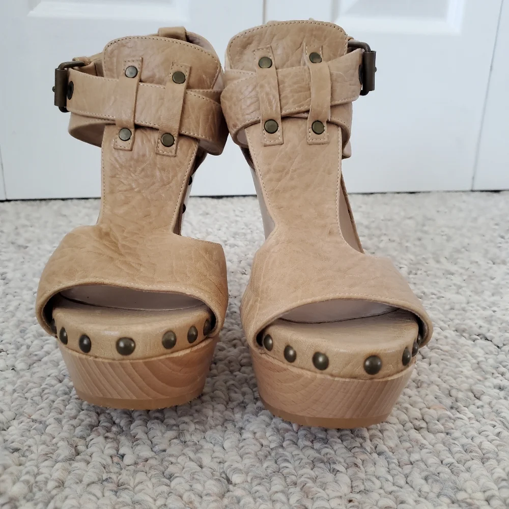 Pura Lopez tan sandal wedge peep toe wood heel